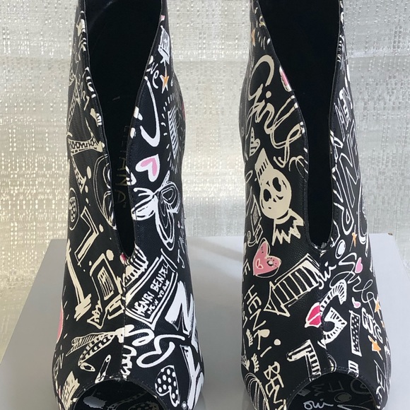 Liliana Graffiti Ankle Boots - Picture 4 of 7